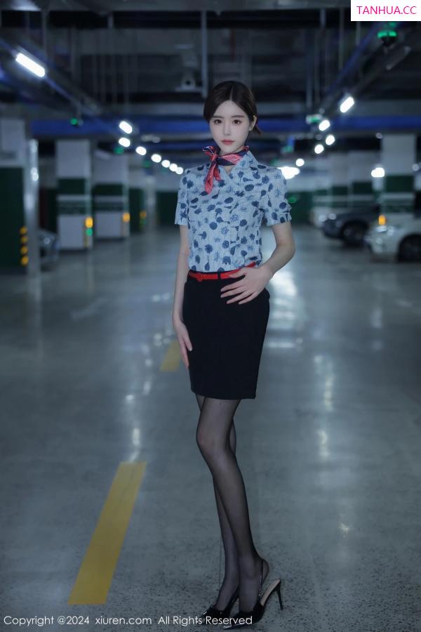  [XiuRen]高清写真图 2024.02.22 No.8125 晚苏susu 制服美腿第40张图片